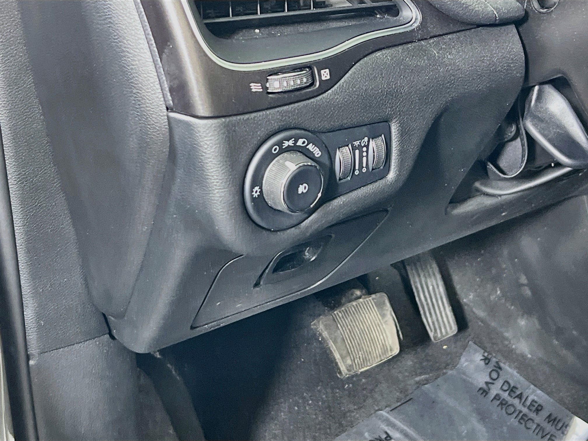 Used 2022 Jeep Cherokee Trailhawk w/ Trailer Tow Group AWD/4WD image 10