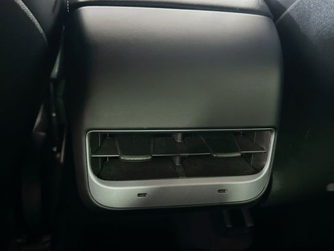 Used 2022 Tesla Model Y Long Range image 27