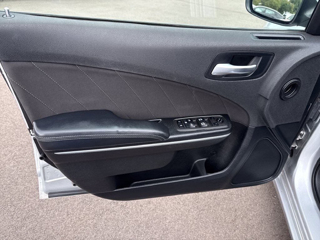 Used 2022 Dodge Charger SXT RWD image 10