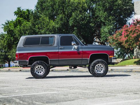 Used 1990 GMC Jimmy 4WD 6.0L LS Engine - Custom Bu image 17