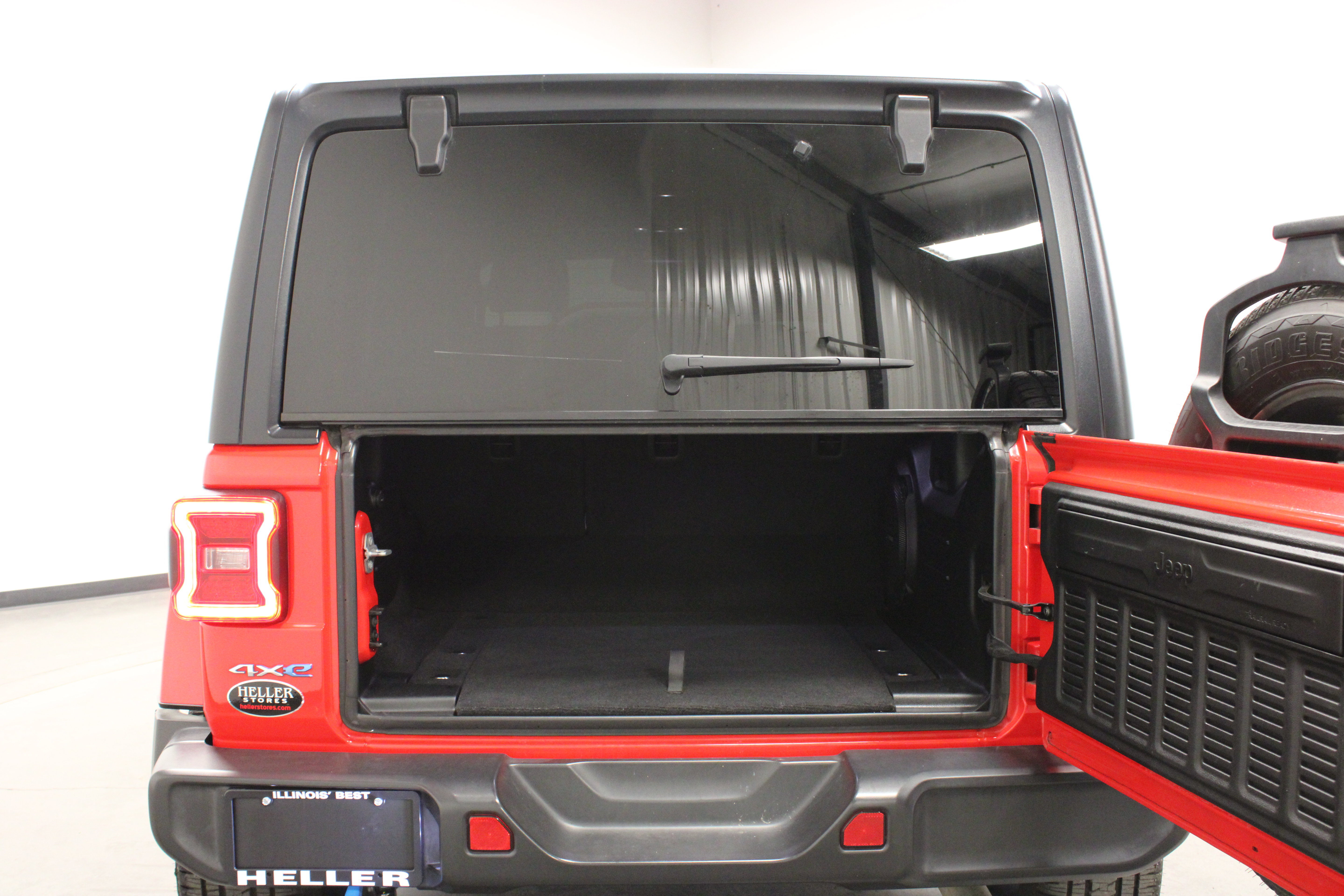 Used 2022 Jeep Wrangler Unlimited Sahara AWD/4WD image 13