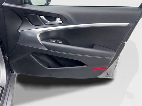 Used 2025 Genesis G70 2.5T image 48