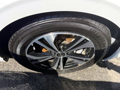 Used 2023 Nissan Sentra SV FWD image 6
