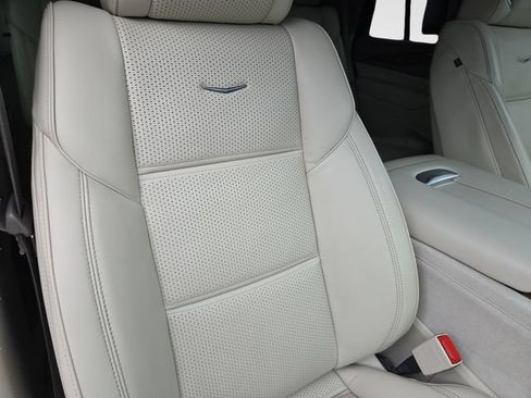 Certified 2023 Cadillac Escalade Premium Luxury Platinum w/ LPO, Radiant Package AWD/4WD image 43