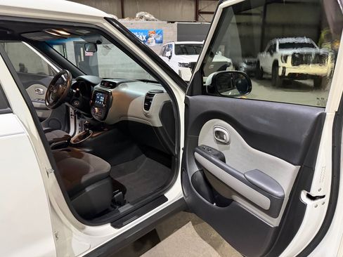Used 2018 Kia Soul w/ Convenience Package FWD image 25