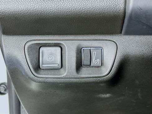 Used 2023 GMC Acadia SLT image 16