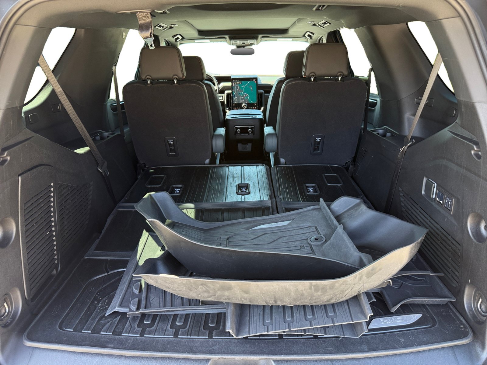 Used 2025 GMC Yukon AT4 AWD/4WD image 17