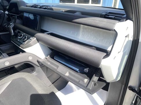 Used 2020 Land Rover Defender 110 First Edition image 32