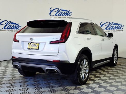 Used 2022 Cadillac XT4 Premium Luxury w/ Cold Weather Package image 6