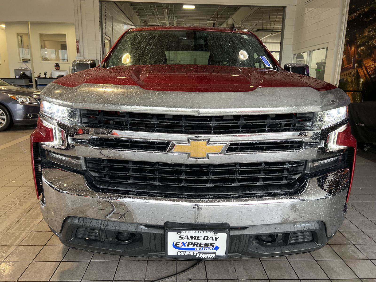 Used 2021 Chevrolet Silverado 1500 LT AWD/4WD image 2