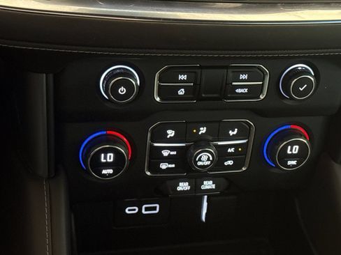 Used 2023 Chevrolet Tahoe LS AWD/4WD image 21