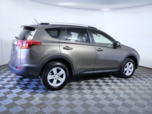 Used 2013 Toyota RAV4 XLE AWD/4WD image 8