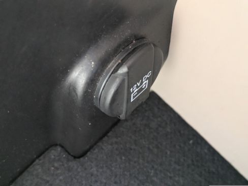 Used 2011 Chrysler 200 Limited image 28