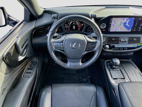 Used 2022 Lexus LS 500 w/ Accessory Package (Z2) RWD image 23