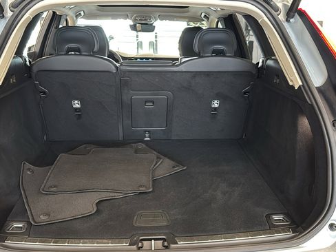 Used 2025 Volvo XC60 B5 Plus AWD/4WD image 29