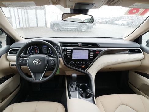 Used 2018 Toyota Camry LE image 19