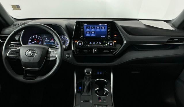 Used 2022 Toyota Highlander XSE FWD image 20