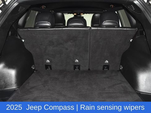Used 2025 Jeep Compass Trailhawk AWD/4WD image 29