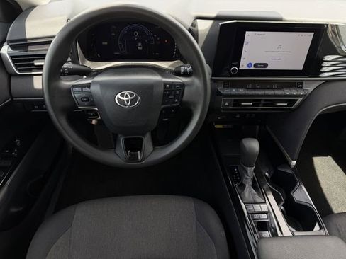 Used 2025 Toyota Camry LE image 12