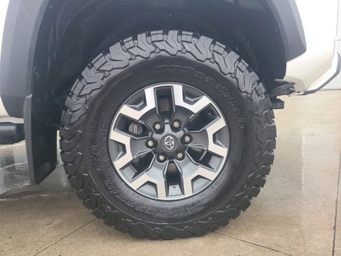 Used 2023 Toyota Tacoma TRD Off-Road image 9