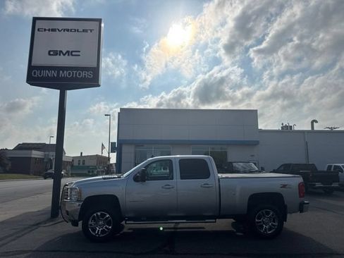Used 2013 Chevrolet Silverado 2500 LTZ w/ LTZ Plus Package AWD/4WD image 2