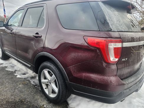 Used 2018 Ford Explorer XLT image 6