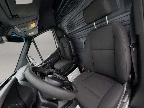 Used 2019 Mercedes-Benz Sprinter 2500 image 15