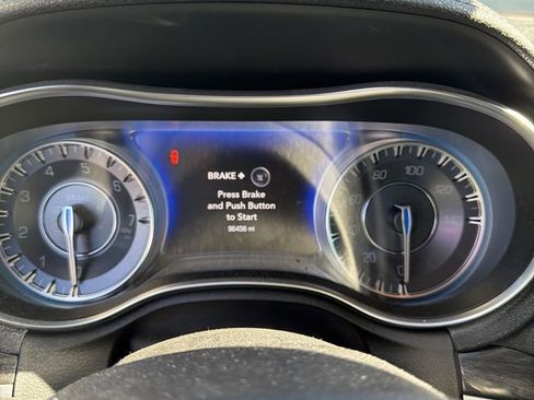 Used 2019 Chrysler 300 Touring w/ Sport Appearance Package image 9