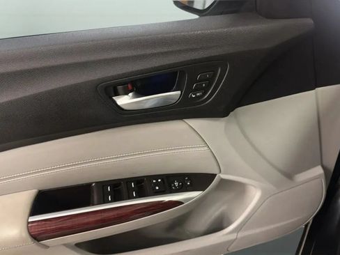 Used 2016 Acura TLX FWD image 17