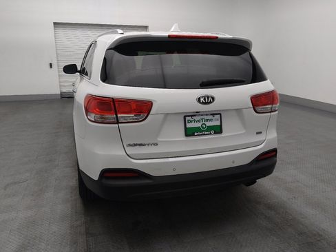 Used 2016 Kia Sorento LX w/ LX Convenience Package image 6