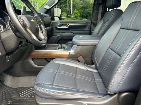 Used 2024 Chevrolet Silverado 2500 High Country w/ High Country Premium Package AWD/4WD image 10