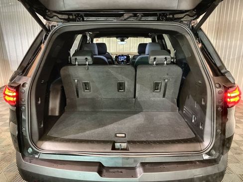 Used 2023 Chevrolet Traverse LT w/ Rear Camera Mirror Package image 24