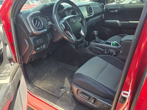Used 2021 Toyota Tacoma TRD Sport AWD/4WD image 4