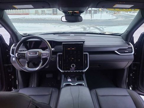 Used 2024 GMC Acadia Elevation image 12