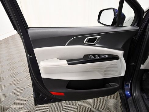 Certified 2024 Kia Carnival LX image 12