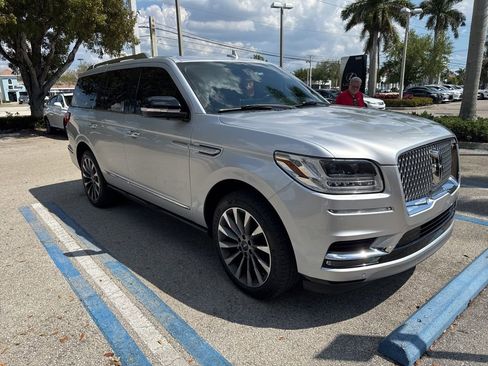 Used 2018 Lincoln Navigator Select image 1