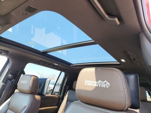 Used 2021 Chevrolet Suburban High Country w/ Premium Package image 18