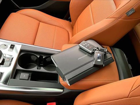 Used 2024 Jaguar XF R-Dynamic SE AWD/4WD image 14