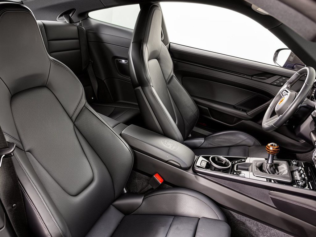 Certified 2024 Porsche 911 Carrera T RWD image 30
