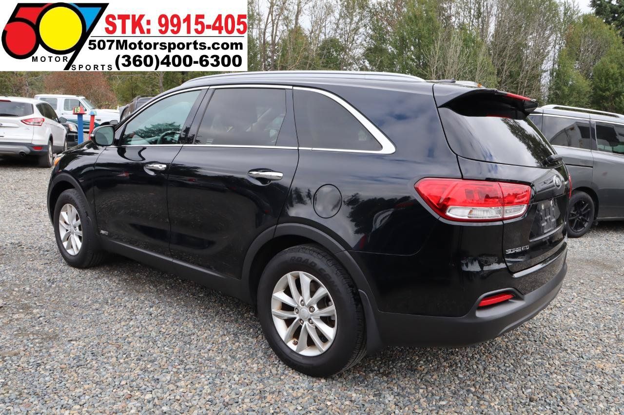 Used 2017 Kia Sorento AWD image 3
