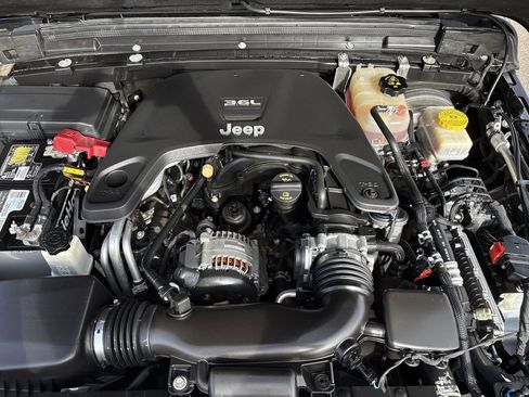 Used 2020 Jeep Wrangler Rubicon w/ Steel Bumper Group image 29