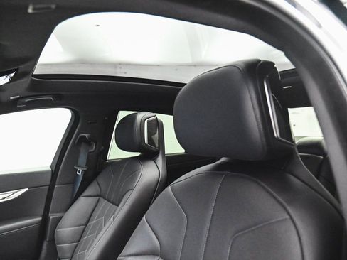 Used 2024 BMW 750e xDrive w/ Premium Package image 35