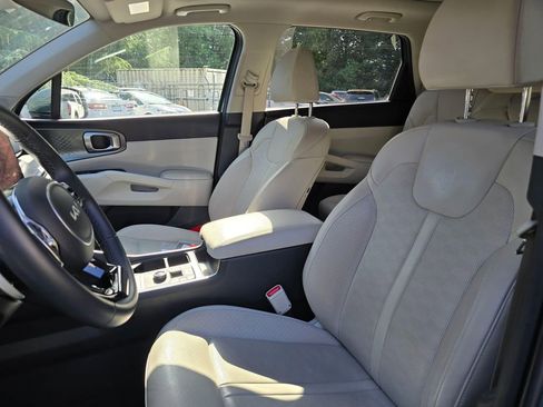Certified 2025 Kia Sorento EX w/ EX Panoramic Sunroof Package AWD/4WD image 13