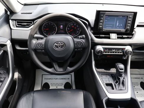 Used 2022 Toyota RAV4 XLE AWD/4WD image 5