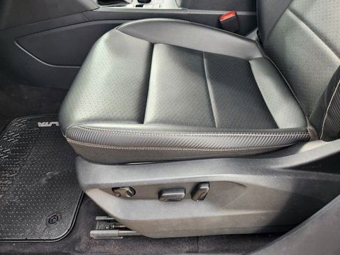 Used 2022 Volkswagen Atlas Cross Sport SE image 25