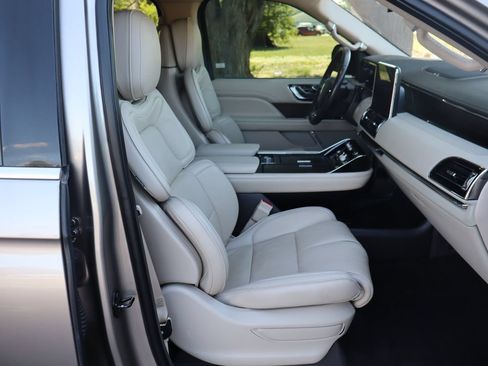 Used 2018 Lincoln Navigator Reserve w/ Technology Package AWD/4WD image 24