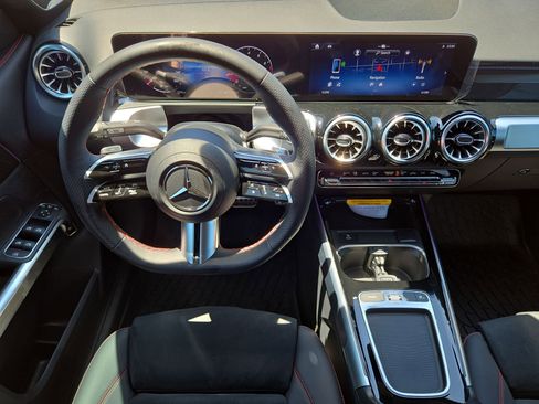 New 2025 Mercedes-Benz GLB 250 GLB 250 image 14