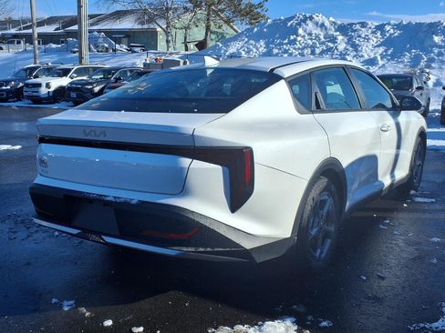New 2025 Kia K4 LXS FWD image 4