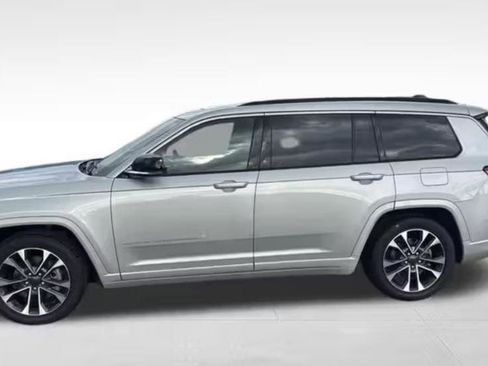 Certified 2024 Jeep Grand Cherokee L Overland w/ Luxury Tech Group IV image 3