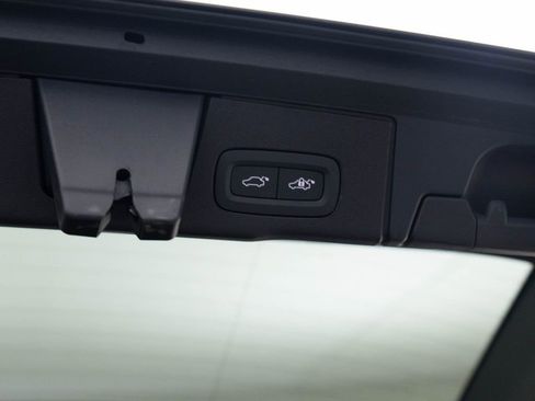 Used 2025 Volvo XC60 B5 Plus image 31